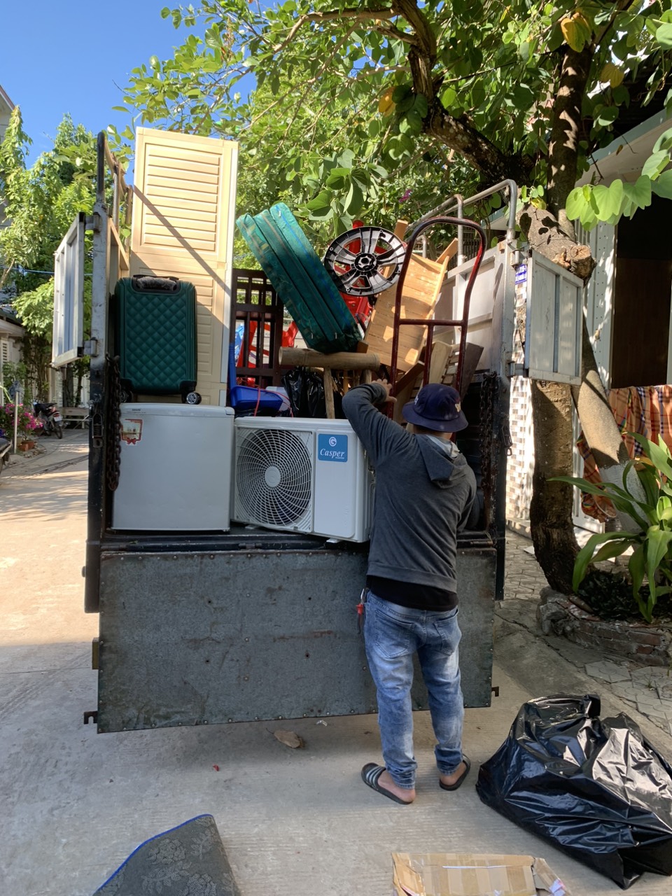 nhan-vien-chuyen-nha-tro-quang-ngai